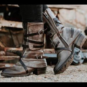 BNIB FREEBIRD BY STEVEN MADI SIZE 8